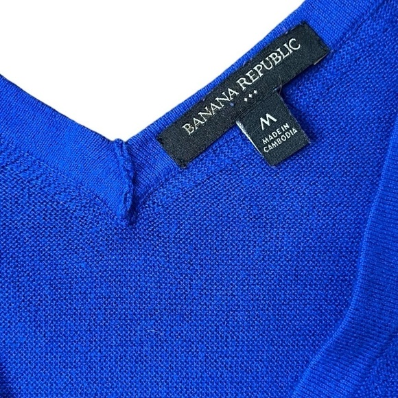 EUC Banana Republic Royal Blue Fine Gauge Knit V Neck Sweater Sz M - Picture 4 of 8